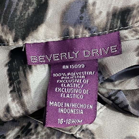 BEVERLY DRIVE floral watercolor semi sheer puff sleeve blouse-plus size - Picture 6 of 8